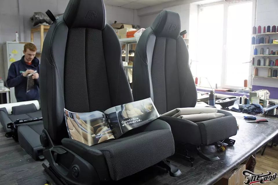 Audi TT. Установка подогрева сидений, пошив центральных частей сидений в алькантару.